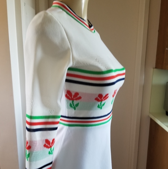 Vintage  Vicky Vaughn polyester  knitt white green red short 60s mini  dress - Picture 11 of 16